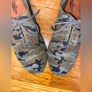 Lucky Brand camo lace up loafers. Excellent condition